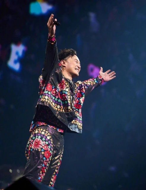 陳奕迅：台北演出惹爭議！歌迷拒聽《孤勇者》，有多位觀眾離場