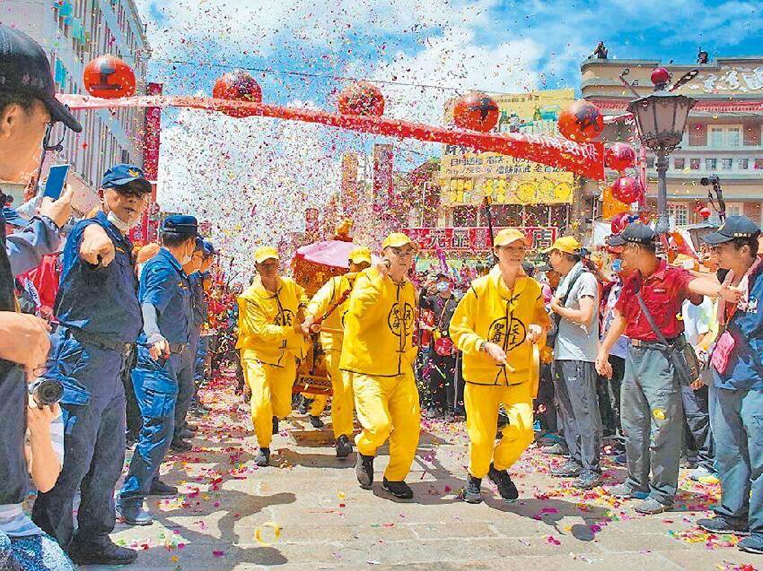 參加白沙屯進香！人妻心碎「目睹老公偷吃」曝光神秘巧合　「果斷帶孩子離開」：相信媽祖婆安排