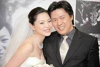 張鳳書密婚內幕瞞不住，52歲婚紗照曝光驚呆眾人，藏了18年的男人竟是他