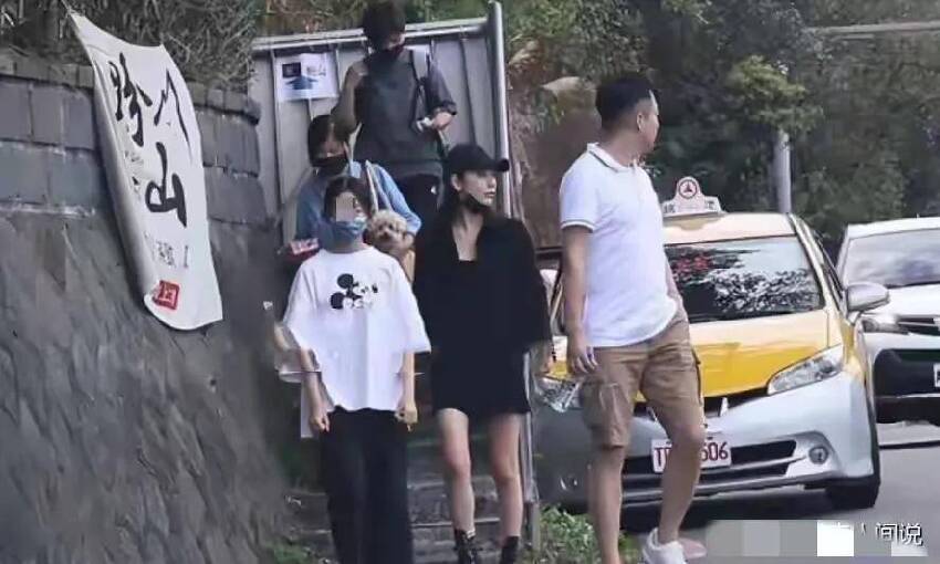 小玥兒首露面狀態讓人擔憂!汪小菲帶女兒去拜佛!講笑話逗她開心