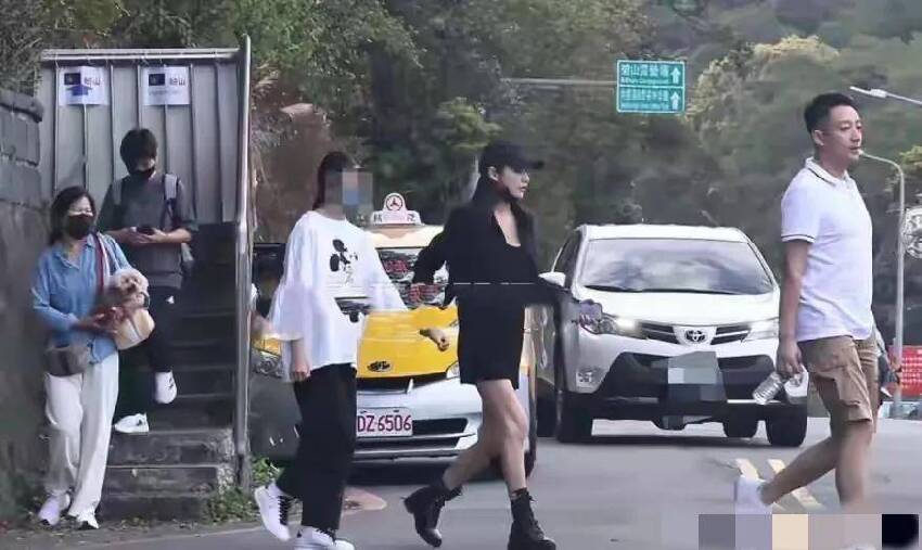 小玥兒首露面狀態讓人擔憂!汪小菲帶女兒去拜佛!講笑話逗她開心