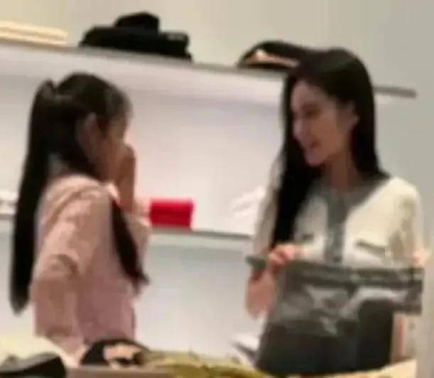小玥兒首露面狀態讓人擔憂!汪小菲帶女兒去拜佛!講笑話逗她開心