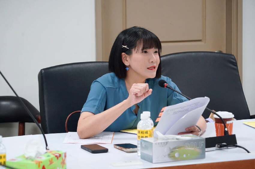 狂被酸民攻擊！民進黨議員「花1年狂減35公斤」　 比對減肥後「變身清新美女」根本不同人