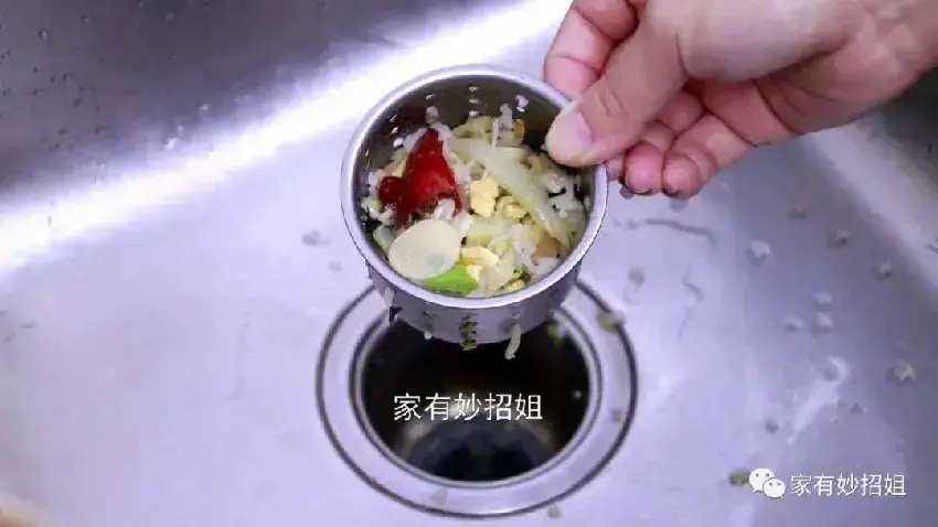 這樣洗碗等於吃「細菌」,好多家庭都有的錯誤,看完提示家人改改