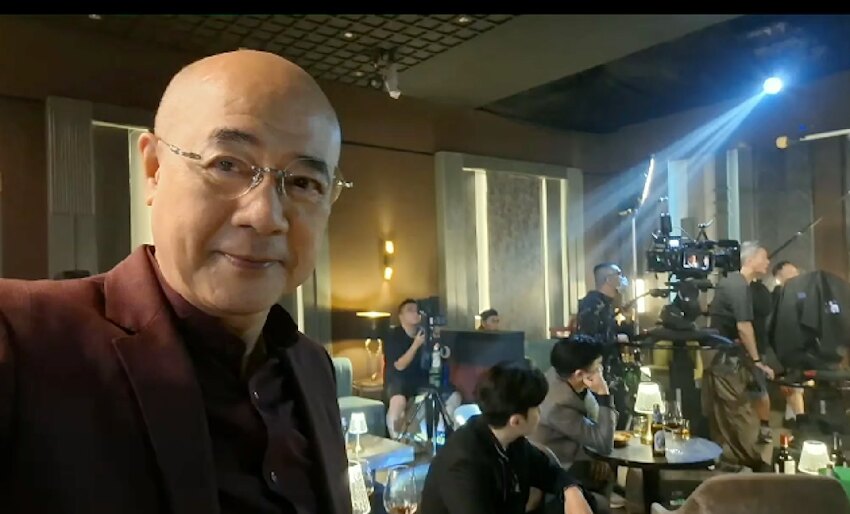 TVB男星開工近照曝光，為供女兒英國讀碩士，不退休繼續拍戲掙錢