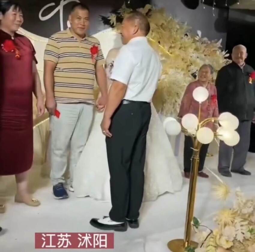 56歲新郎迎娶90後新娘！岳父比新郎還年輕 「當場叫一聲」全場傻眼：亂了輩分
