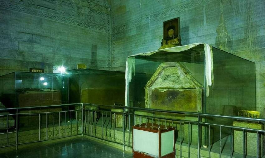 乾隆古墓不解之謎：棺材「自行移動」，200多年美人屍體完好無損