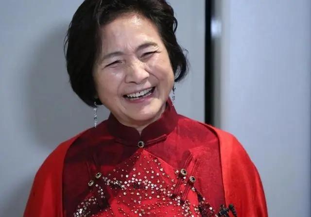 鄭佩佩的一生：8次懷孕4次流產，離婚時凈身出戶，78歲在美國離世