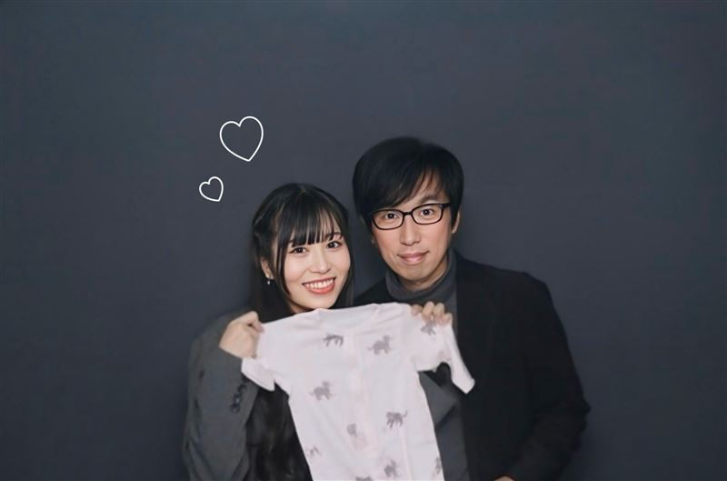 差27歲！宅男大叔粉絲娶走女偶像　她結婚5年洩「驚人近況」：懷孕了