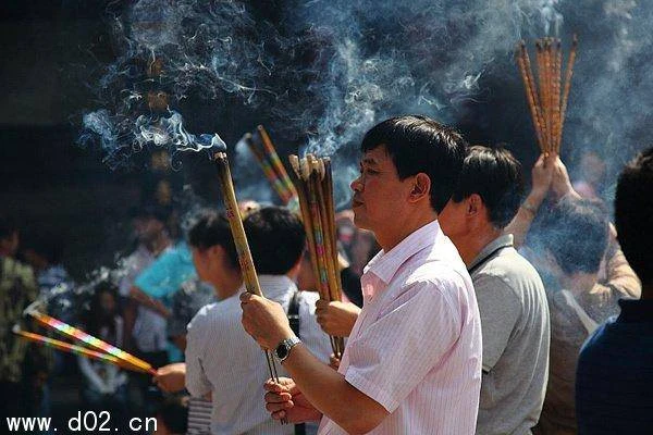 上香用左手還是右手？很多人都做錯了！做錯了可能會影響一年的運勢！!