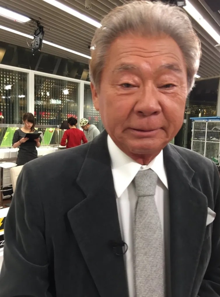 吃牛舌噎到！綜藝天王「驚傳昏迷」搶救中　家屬認「有帕金森氏症病史」