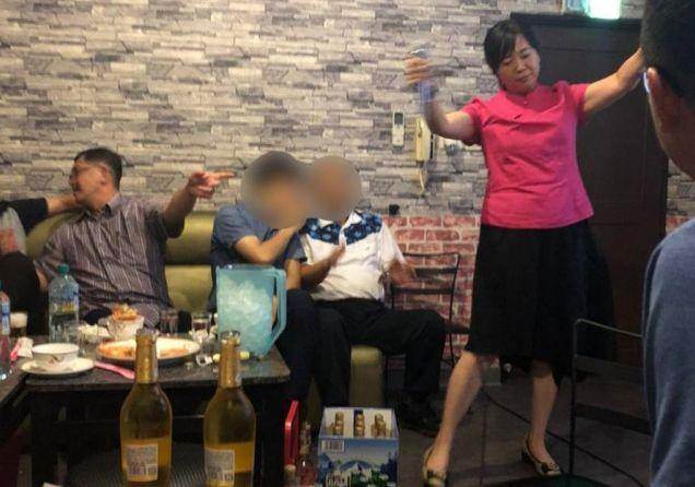 快訊/撂40人打曾蔡美佐「北港皇太子」全家起底！母和副分局長開心唱K