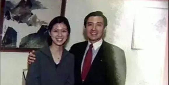 2女遠嫁國外不回頭，75歲馬英九晚年曝光：與周美青長年相伴40年老宅，這才是真愛
