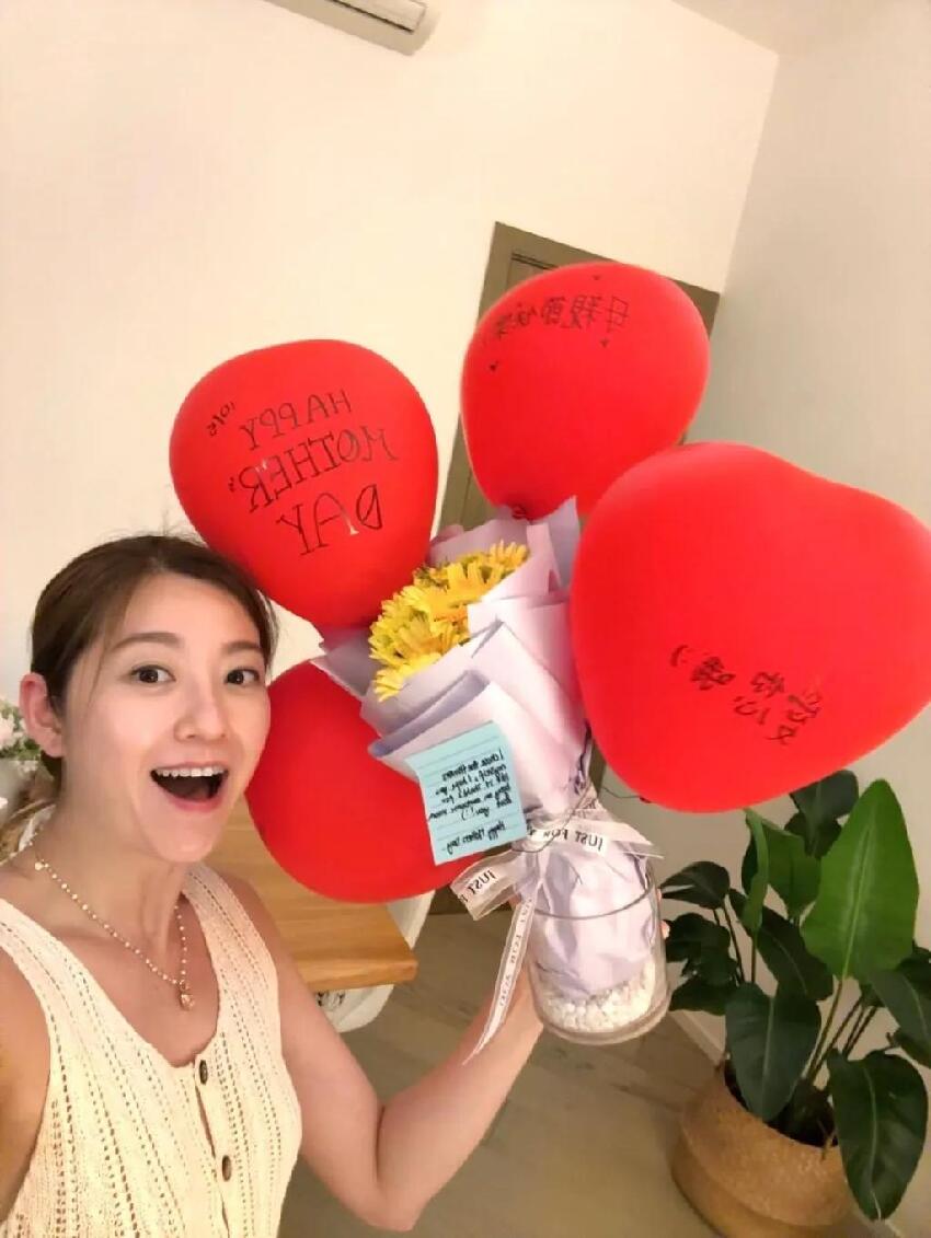 44歲TVB花旦陳自瑤與王浩信罕見互動，為愛女戀情同心保駕護航