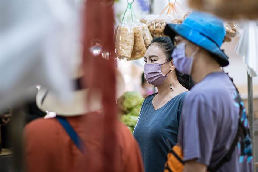 菜市場遇老友！田麗台東養老「被楊貴媚認出緊抱」56歲仍美得驚人　當地居民「對她好評不斷」