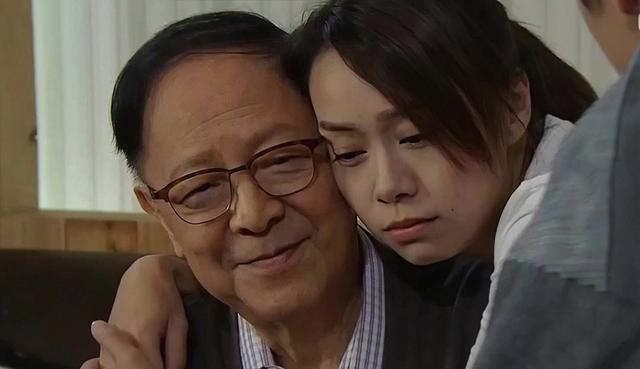 香港知名老戲骨入住養老院,患大腸癌坐輪椅,至今未婚無兒無女