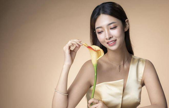 一個中年女人,把你當「情人」的4種表現
