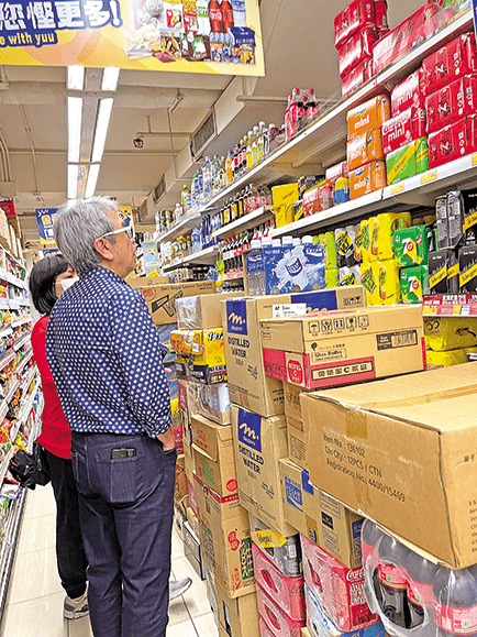 77歲姜大衛超市為外孫買飲料！酷暑天奔波兩家店找乖孫心頭好