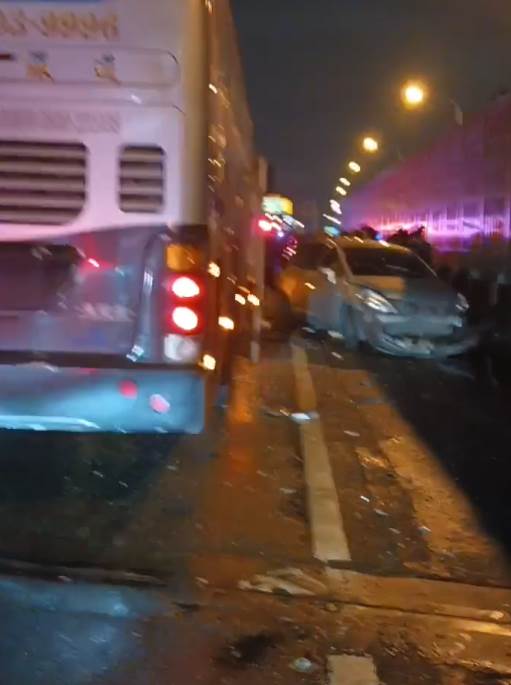 快訊／國道7車追撞滿地殘骸，傷亡不明