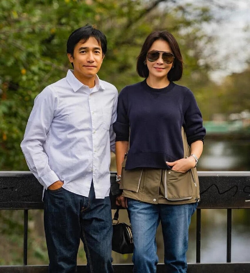 梁朝偉素顏過64歲生日，劉嘉玲曬夫妻合照，結婚18年沒孩子仍恩愛