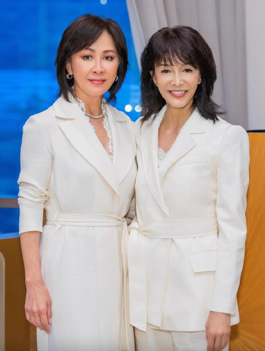 梁朝偉素顏過64歲生日，劉嘉玲曬夫妻合照，結婚18年沒孩子仍恩愛