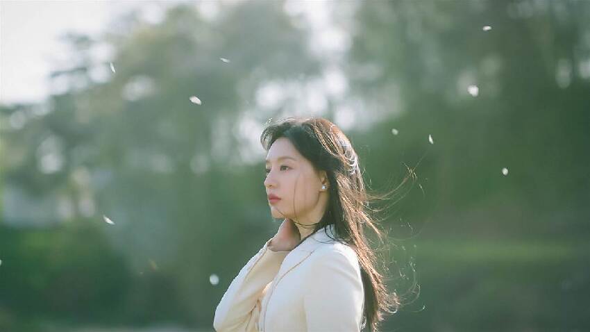 十年熬出頭，觀眾求著飛升的女演員，「潑天的富貴」終於輪到她