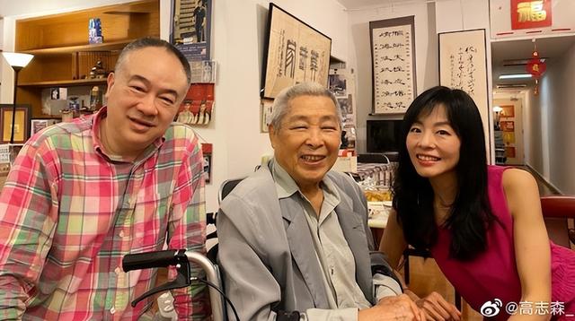 93歲劉兆銘在醫院過生日，多病纏身身體欠佳，卻強撐著現身迎國慶