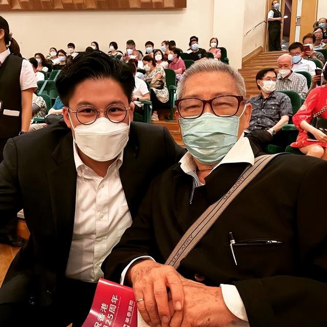 93歲劉兆銘在醫院過生日，多病纏身身體欠佳，卻強撐著現身迎國慶