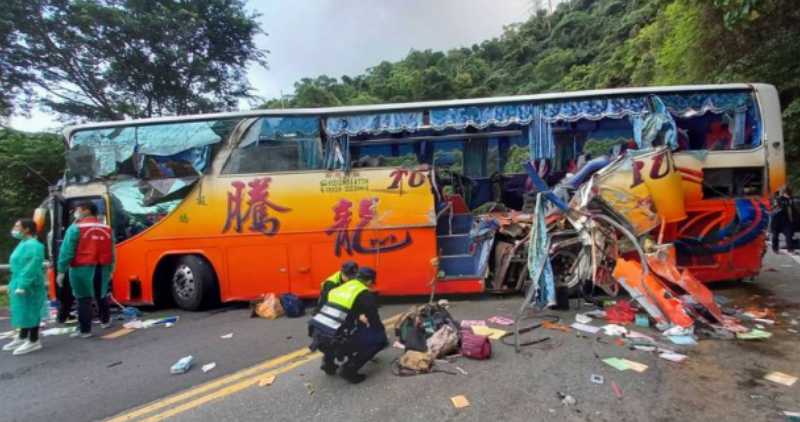 恐怖巧合？蘇花遊覽車撞山釀6死！16年前離7公里曾翻車致26死