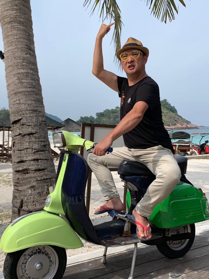 只是盡本分!57歲九孔「陪伴病母20年」從不喊苦 母逝後自責不已:「我不是孝順的人...」