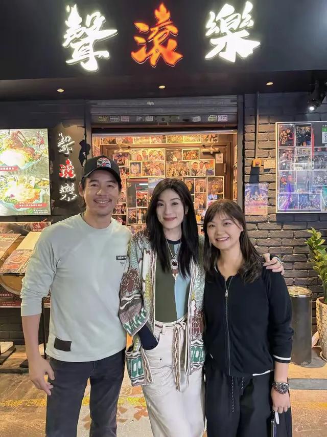 張柏芝罕見合照 翻車,青澀時期氣場顏值輸給TVB三大花旦