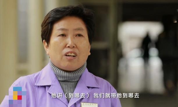 忘記妻子已逝！84歲癡呆老翁「每天帶好吃的醫院找愛妻」　醫護錯愕「日復一日耐心應對」後續更催淚
