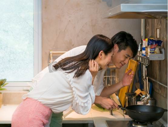 「男看耳朵，女看嘴」：告訴孩子，找對象之前，這句老話一定要明白