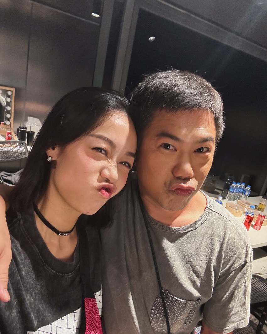 前TVB女星去現場看世界盃,曾因出軌事件和TVB解約,婚後低調生活