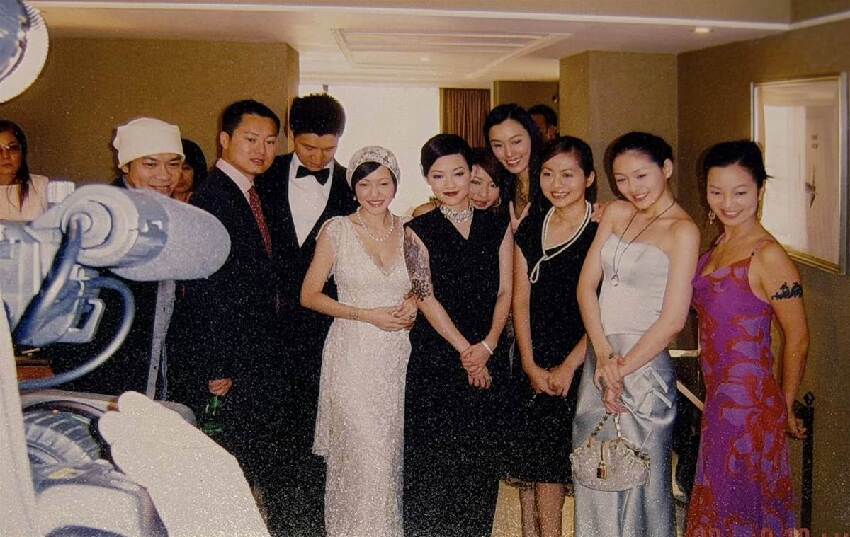 挖出19年前結婚舊照！小S驚覺「大S全程用心做一事」當眾「對許雅鈞出手」網全看哭：太有愛