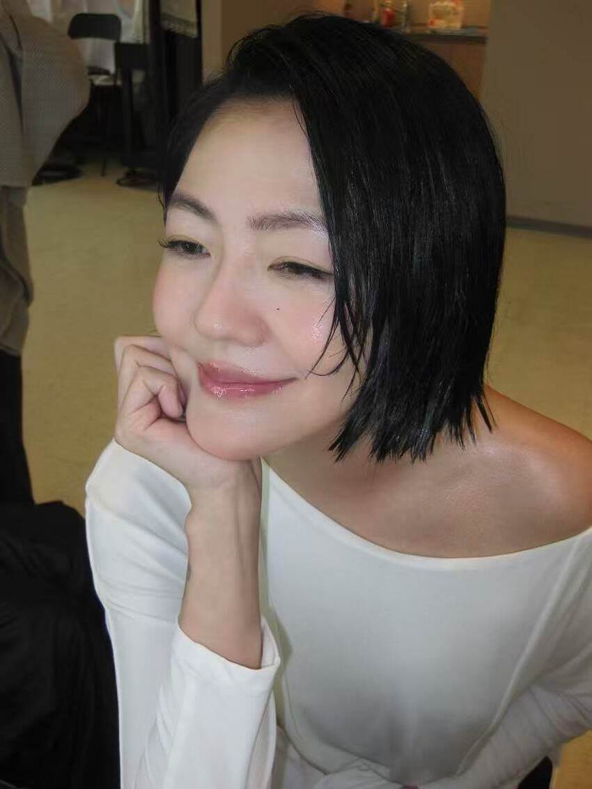 挖出19年前結婚舊照！小S驚覺「大S全程用心做一事」當眾「對許雅鈞出手」網全看哭：太有愛