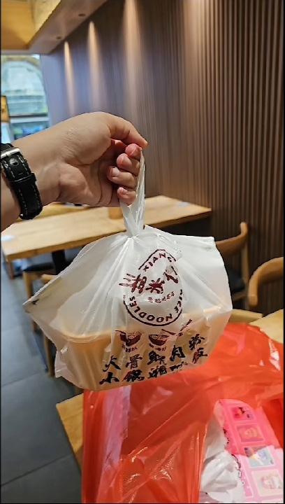 TVB女星隨港人百萬大軍北上！到深圳狂吃美食批發市場掃便宜貨