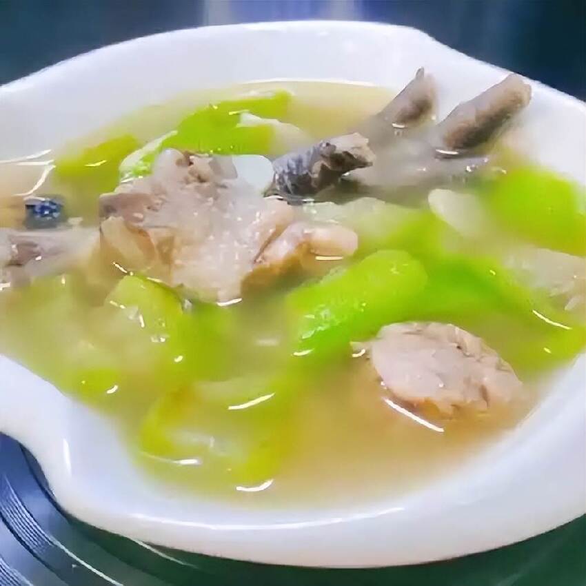 比砒.霜還毒!女子買絲瓜燉雞湯,一家三口喝了一鍋險喪命