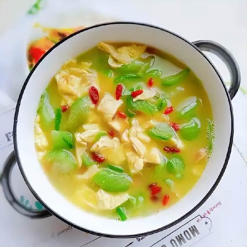 比砒.霜還毒!女子買絲瓜燉雞湯,一家三口喝了一鍋險喪命