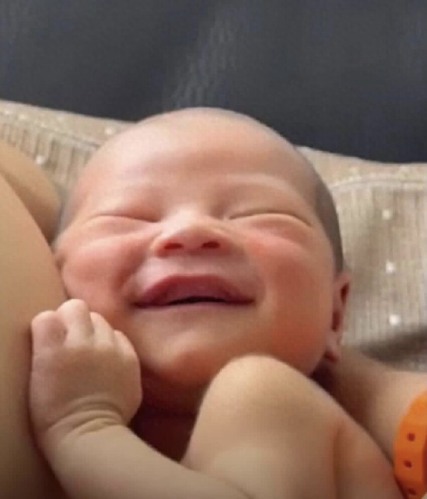 楊受成榮升曾外祖父四代同堂，32歲外孫生女，張堅庭曬孫女甜笑照