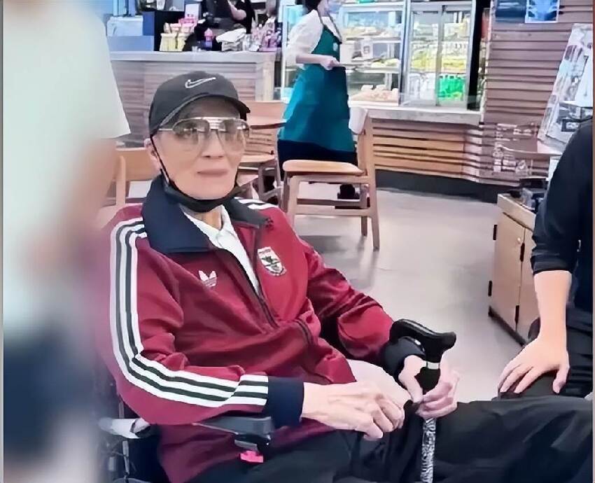 89歲謝賢病逝當天，出現3個「反常事件」，原來我們都錯怪王菲了