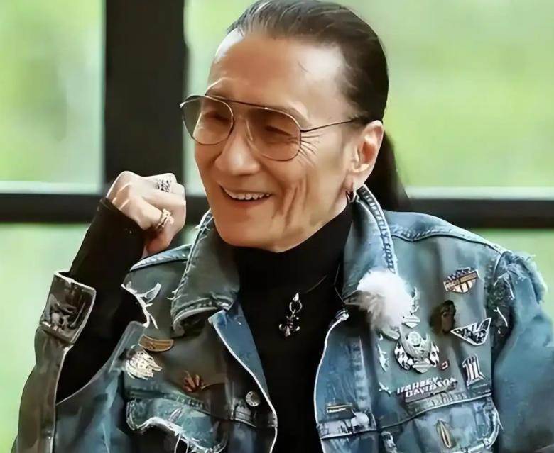 89歲謝賢病逝當天，出現3個「反常事件」，原來我們都錯怪王菲了