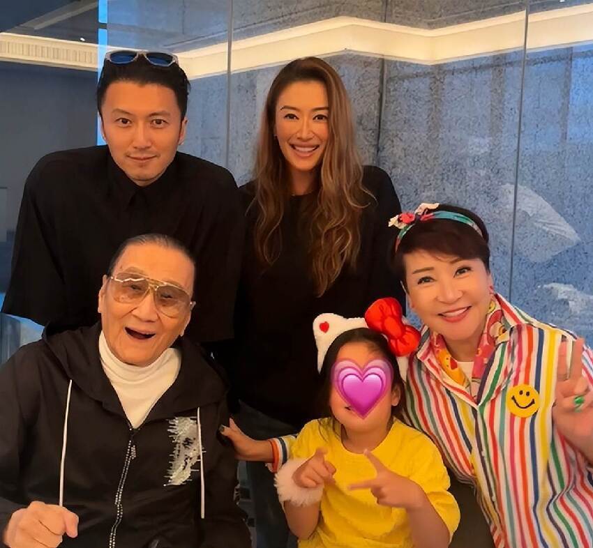89歲謝賢病逝當天，出現3個「反常事件」，原來我們都錯怪王菲了