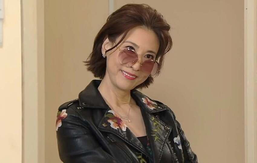 TVB「處境劇女王」拍戲遭揩油，吻戲對方突然伸舌頭，結婚多年堅持丁克