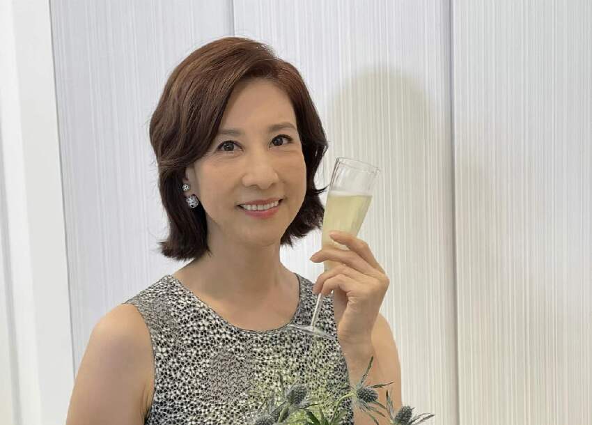 TVB「處境劇女王」拍戲遭揩油，吻戲對方突然伸舌頭，結婚多年堅持丁克