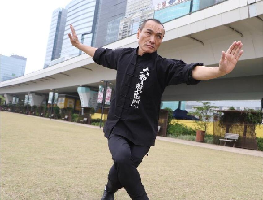 香港男星現身廣州曝光！疑似已經離開TVB，曾因拜師問題襲擊徒弟