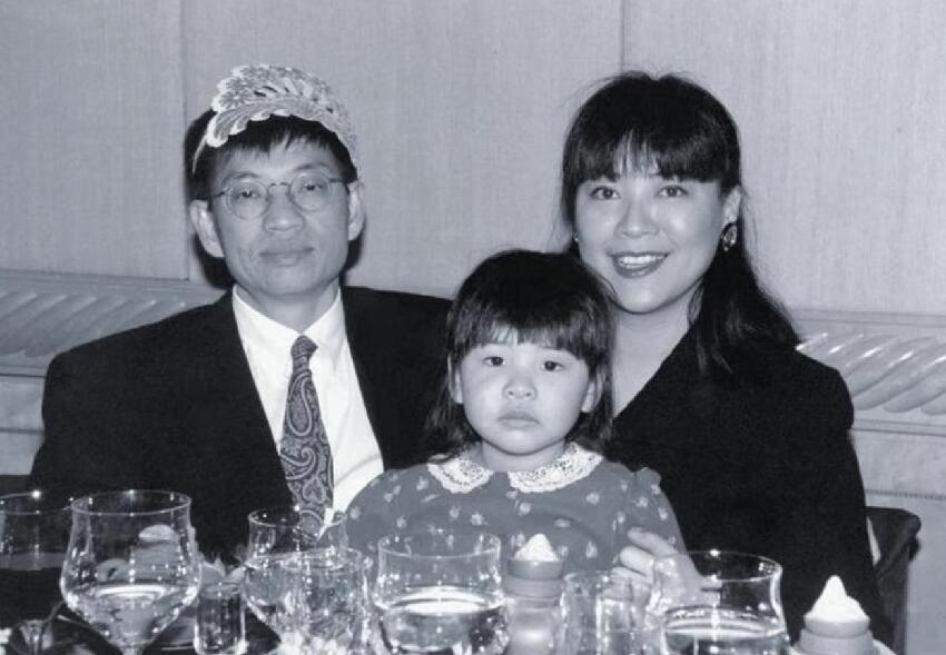 71歲女星與同性密友同居20年，稱彼此沒愛情，兩度離婚不喜歡同性