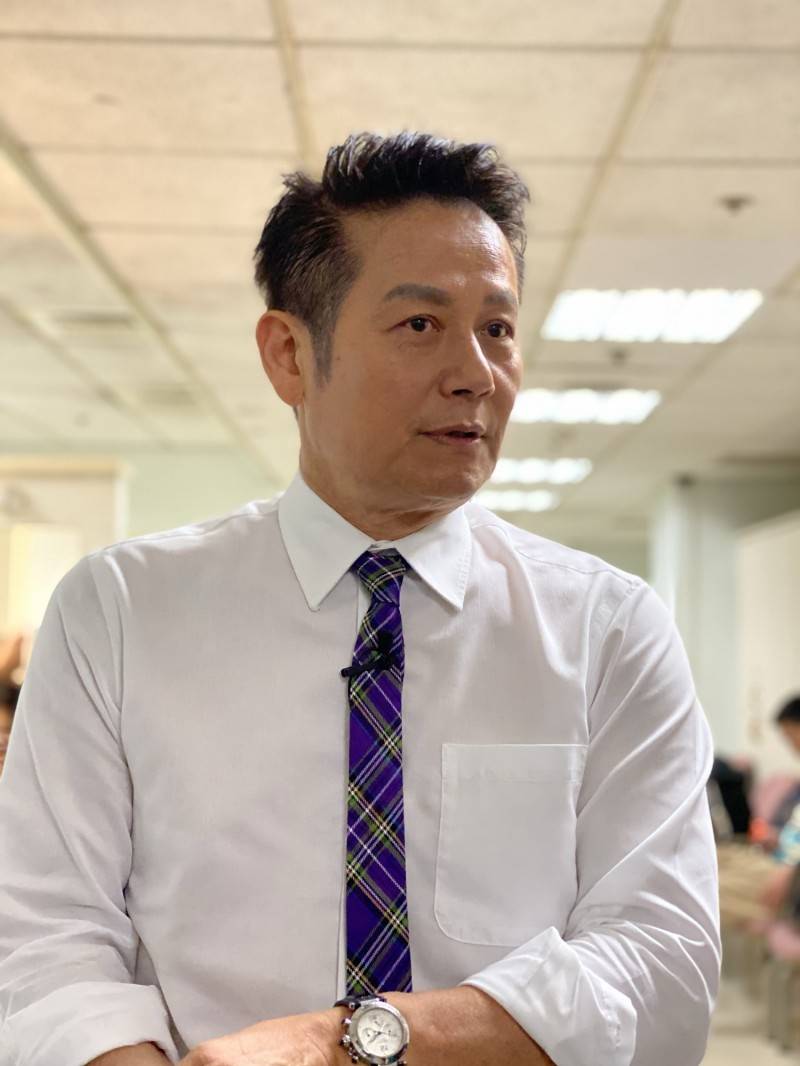 突然臉歪嘴斜！66歲徐乃麟「錄影一半感到不對勁」親曝「危急時刻畫面」警惕：把握黃金治療期！