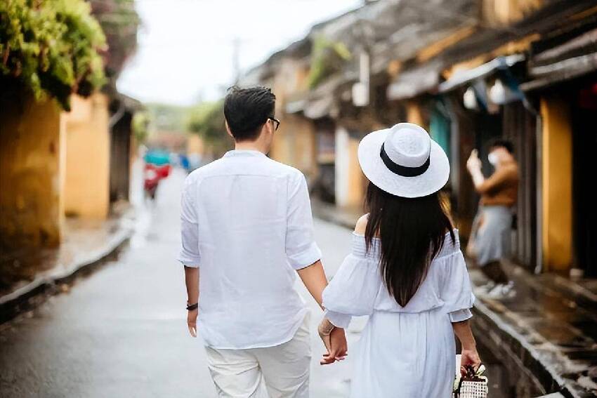 三種「姿勢」,證明女人已經愛你入骨,一定要好好珍惜