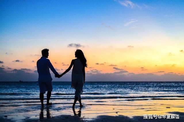 婆婆偏心偷偷給哥嫂塞10萬存摺,我不吵不鬧,反手送上雙倍紅包:這是你們應得的